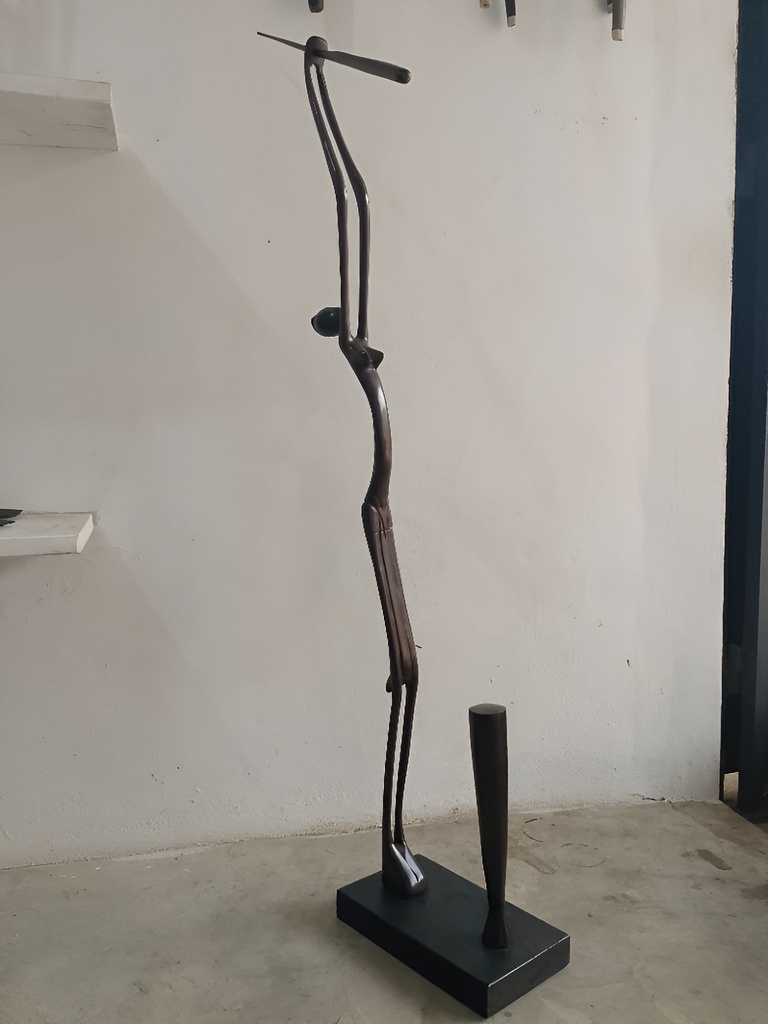 Sculpture Femme Pileuse en Bois Ébène : Art Africain