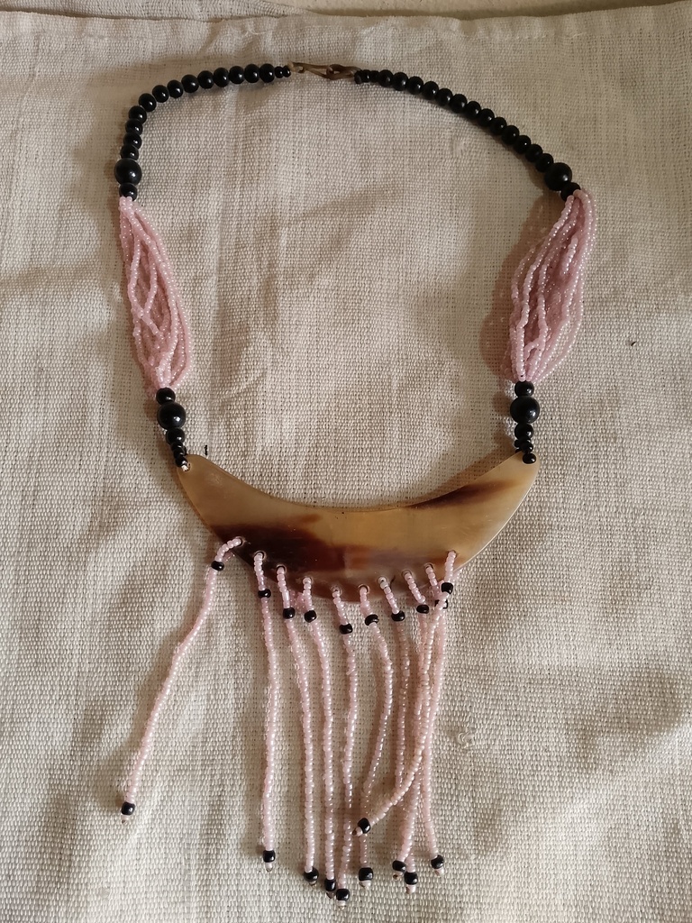 Collier Perles et Corne de Bœuf