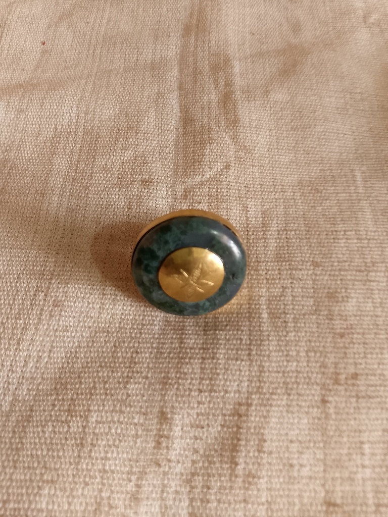 Raffinement Doré : Bague en Bronze et Agate