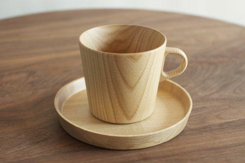 Tasse en bois artisanale avec sous-tasse assortie